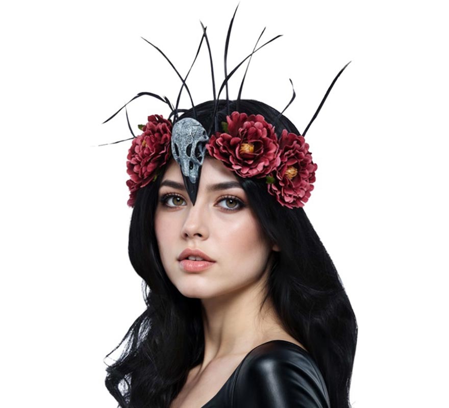 Tiara de caveira e pena de pássaro