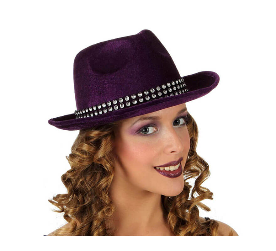 Sombrero de terciopelo viloleta con banda de brillantes