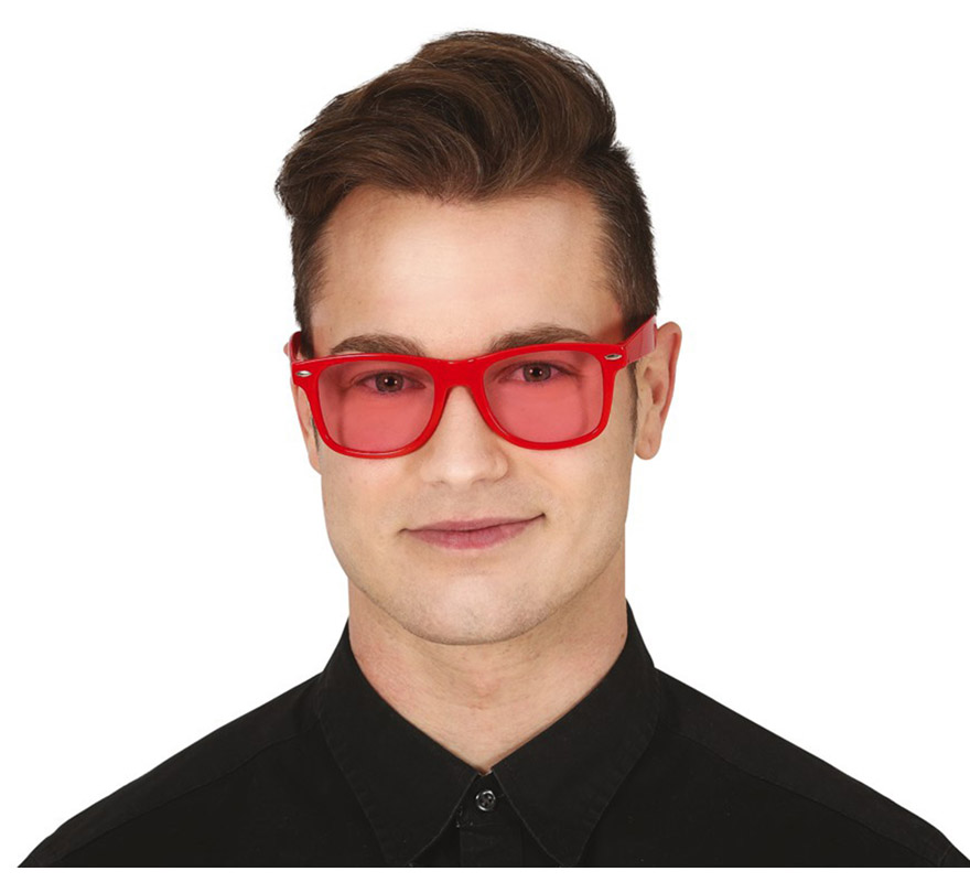 Óculos em várias cores com lentes transparentes