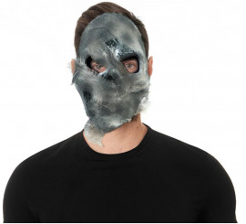 Totenkopfmaske aus grauem Stoff