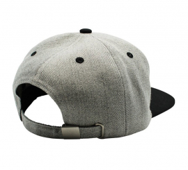 Boné cinza com logo Assassin's Creed