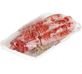 Mão sangrenta e mutilada em uma bandeja